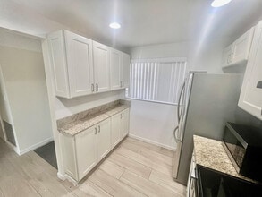 1831 Sabal Palm Dr in Davie, FL - Building Photo - Building Photo