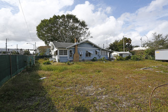 755 4th Ave N in St. Petersburg, FL - Foto de edificio - Building Photo