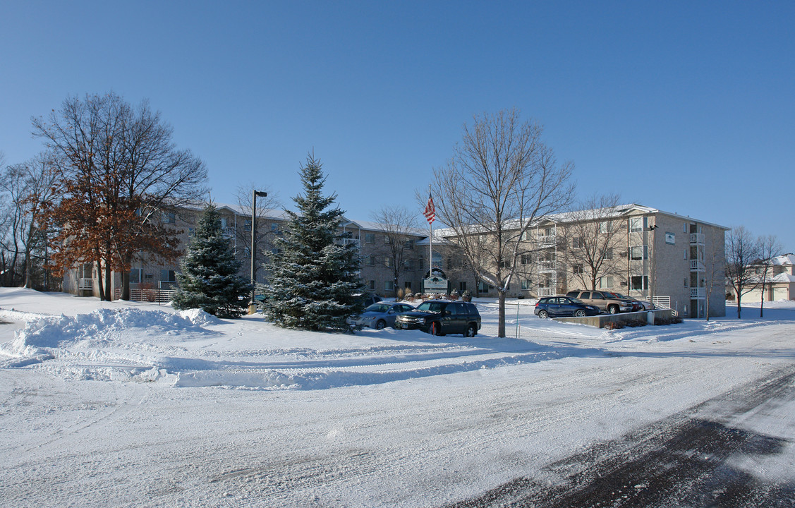 River Oaks of Anoka in Anoka, MN - Foto de edificio