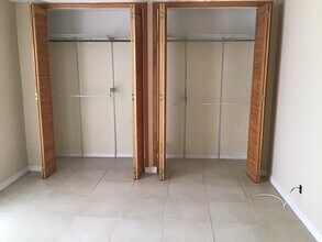 1750 W 46th St, Unit 222 in Hialeah, FL - Building Photo - Building Photo