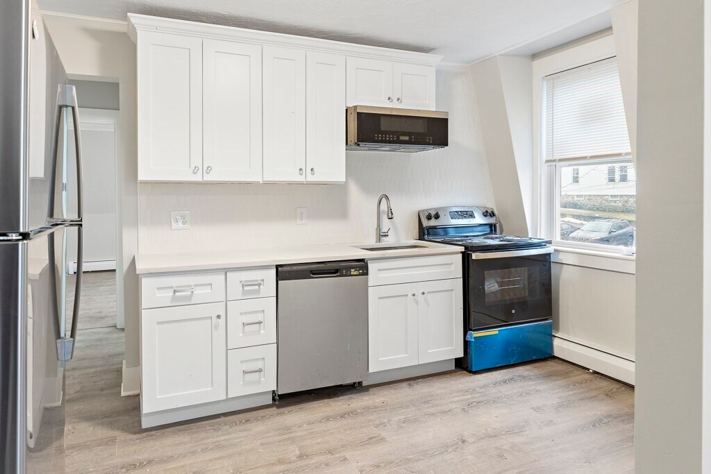11 Dartmouth St, Unit A in Maynard, MA - Building Photo