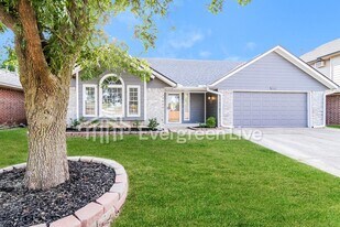 2020 Sunflower St in Norman, OK - Building Photo