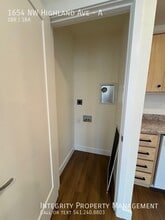 1654 NW Highland Ave in Grants Pass, OR - Building Photo - Building Photo