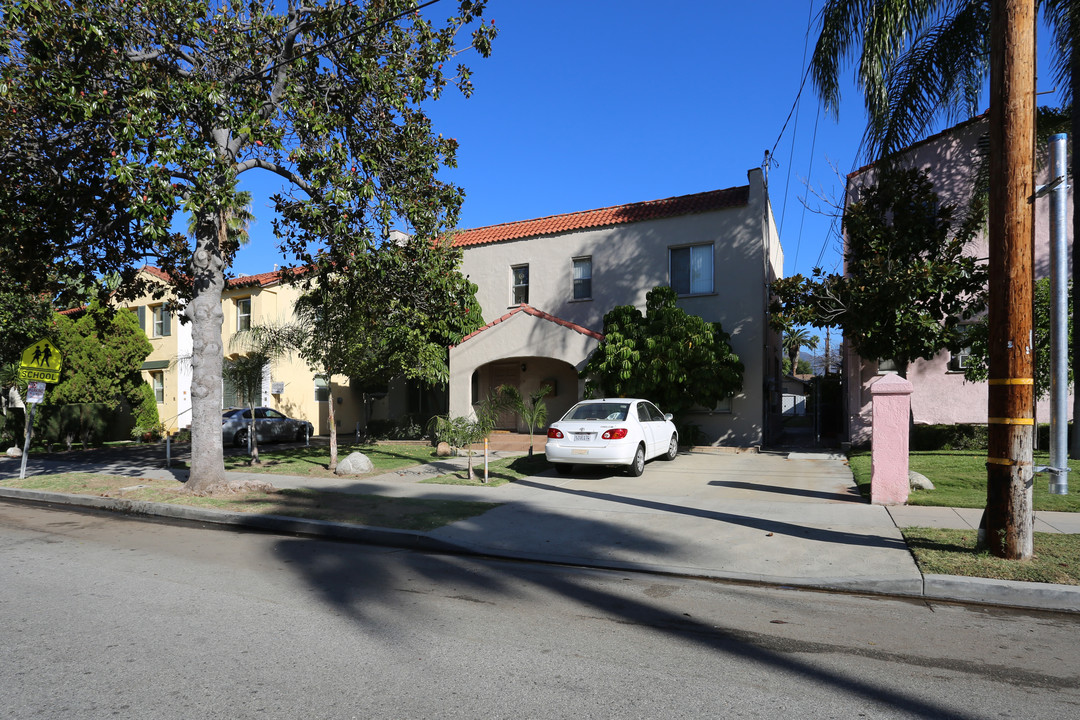 631 E Garfield Ave in Glendale, CA - Foto de edificio