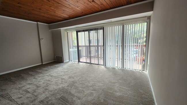 53 Skyhill Rd in Alexandria, VA - Building Photo - Building Photo