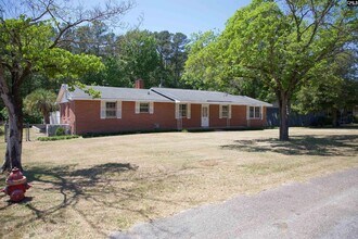 826 Jefferson St in West Columbia, SC - Building Photo - Building Photo