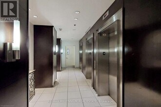 36 Lee Centre Dr in Toronto, ON - Building Photo - Building Photo