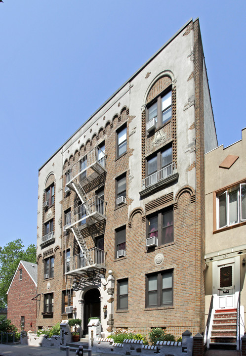 124 Parrott Pl in Brooklyn, NY - Building Photo