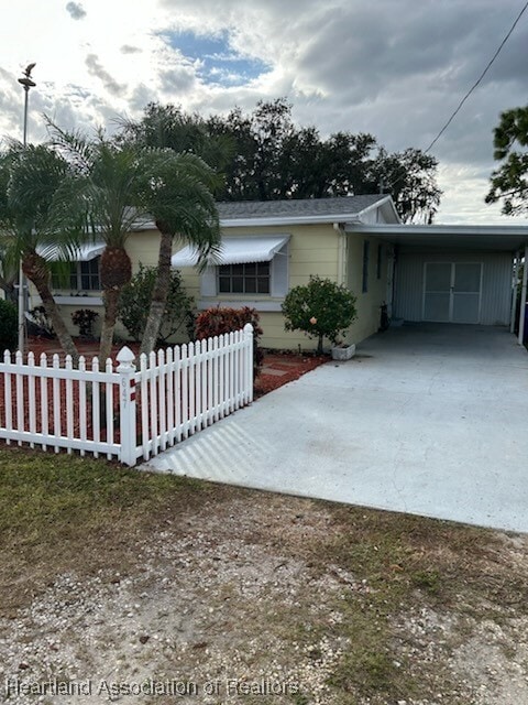 647 Holmes Ave in Lake Placid, FL - Building Photo - Building Photo