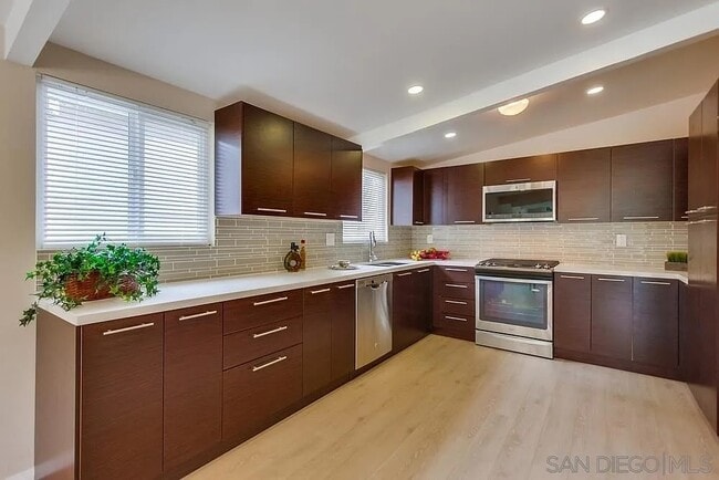 5410 Baja Dr in San Diego, CA - Building Photo - Building Photo