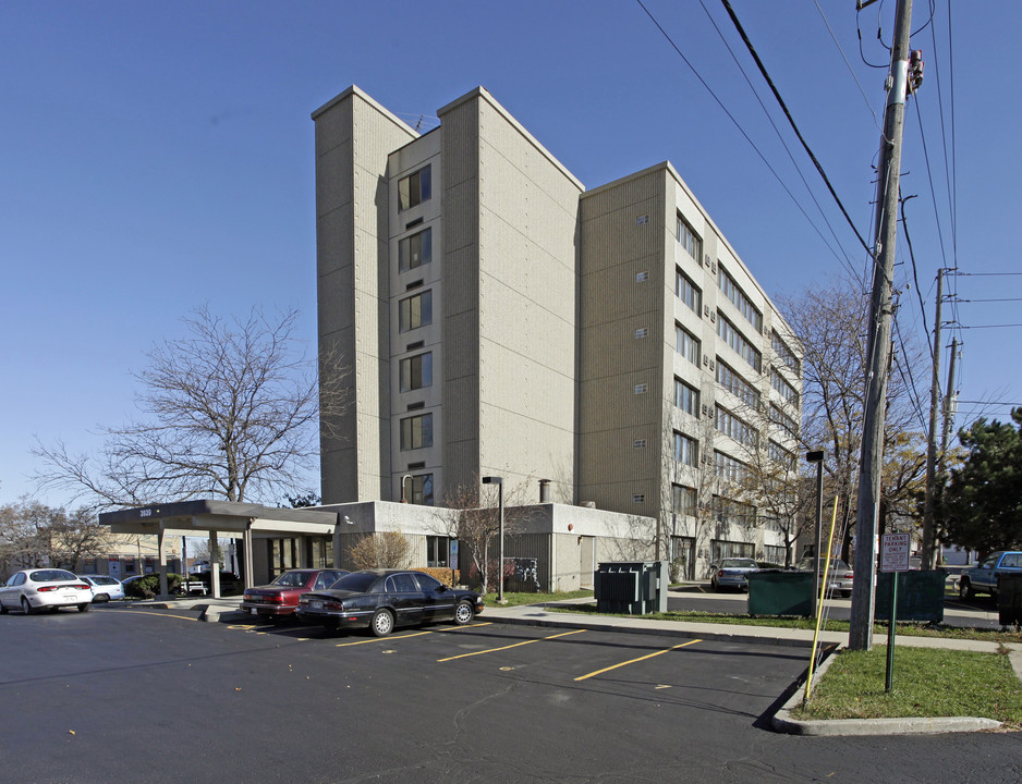 Congress Apartments in West Milwaukee, WI - Building Photo