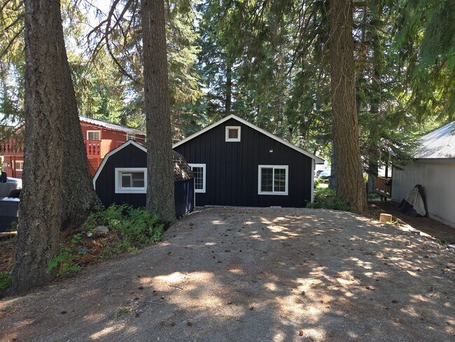 property at 5046 N Shore Diamond Lake Rd