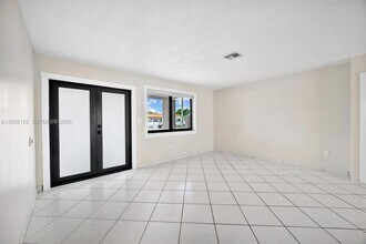 10320 SW 38th Terrace in Miami, FL - Building Photo - Building Photo