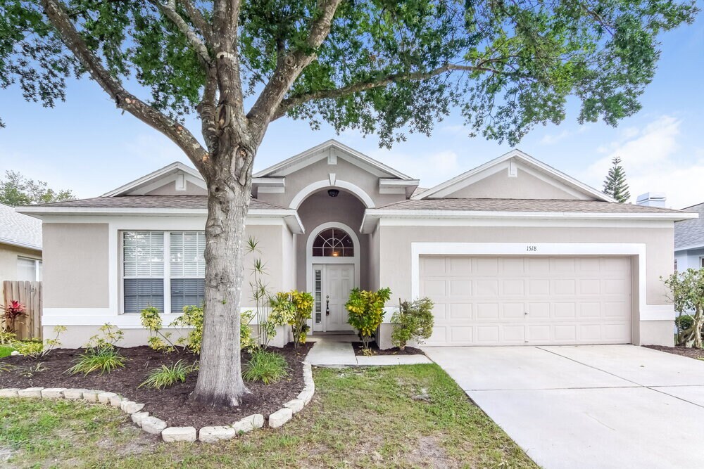 1518 Wakefield Dr in Brandon, FL - Building Photo