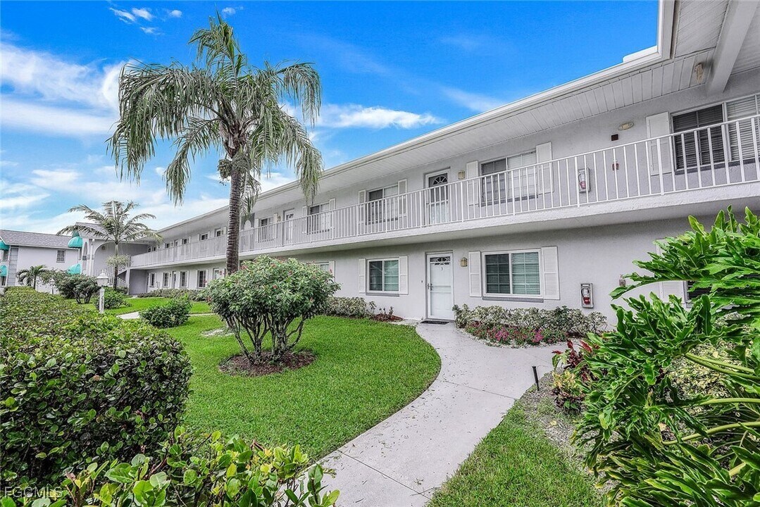 292 Belina Dr in Naples, FL - Building Photo