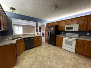 2002 Estella Dr in Manhattan, KS - Building Photo - Building Photo