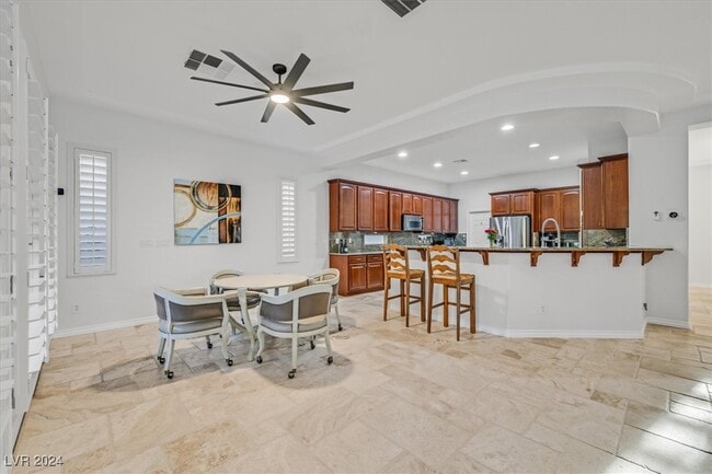 property at 2738 Kingclaven Dr