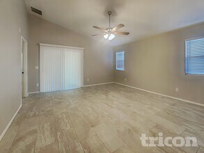 25738 W St Catherine Ave in Buckeye, AZ - Foto de edificio - Building Photo