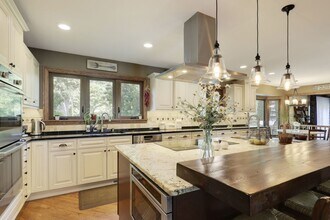 11400 Burr Oak Ln in Burr Ridge, IL - Building Photo - Building Photo