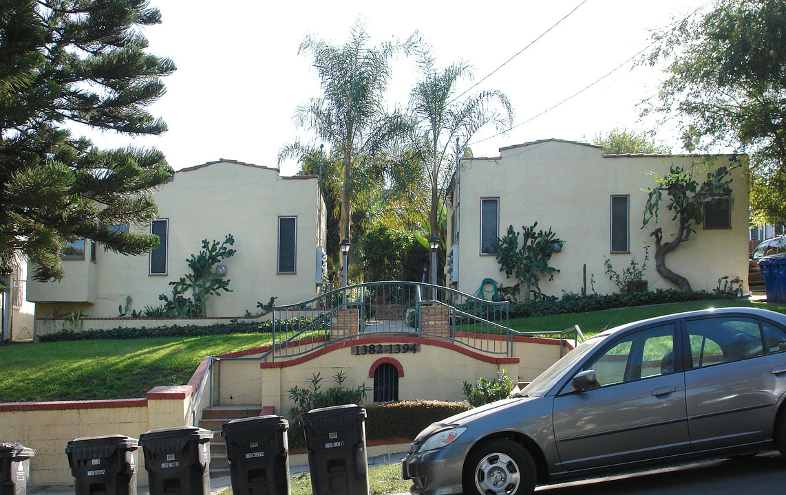 1382-1394 Edgecliffe Dr in Los Angeles, CA - Building Photo