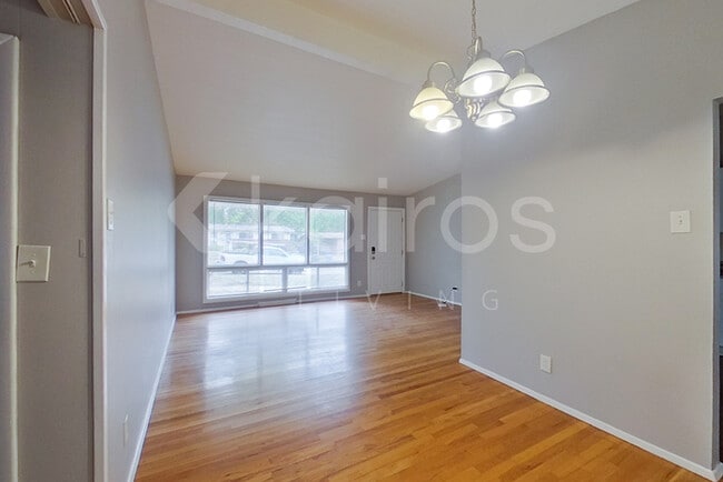 425 St Edward Ln in Florissant, MO - Building Photo - Building Photo