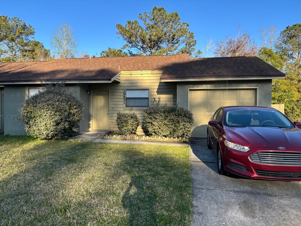 10651 Meadowlea Dr in Jacksonville, FL - Building Photo