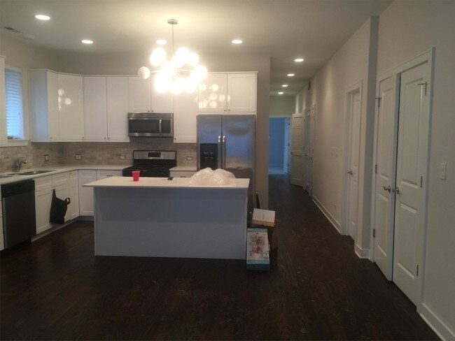 3420 N Milwaukee Ave-Unit -Unit 3420-2N in Chicago, IL - Building Photo - Building Photo