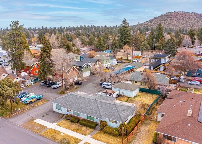 824 NE 4th St in Bend, OR - Building Photo - Building Photo