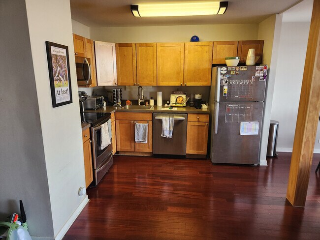 655 Irving Park Rd in Chicago, IL - Building Photo - Building Photo