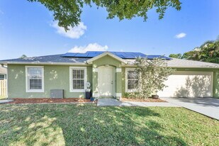 655 SE Ron Rico Terrace in Port St. Lucie, FL - Building Photo