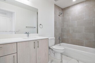 420 SW 7th Ave, Unit 301 in Miami, FL - Building Photo - Building Photo