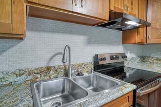 3875 Lower Honoapiilani Rd in Lahaina, HI - Building Photo - Building Photo