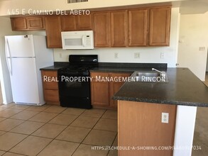 445 E Camino Del Abeto in Sahuarita, AZ - Building Photo - Building Photo