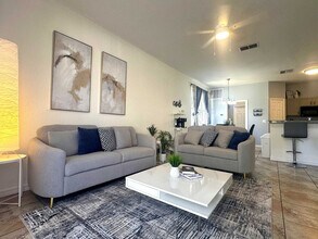 930 Oxford Dr in Davenport, FL - Building Photo - Building Photo