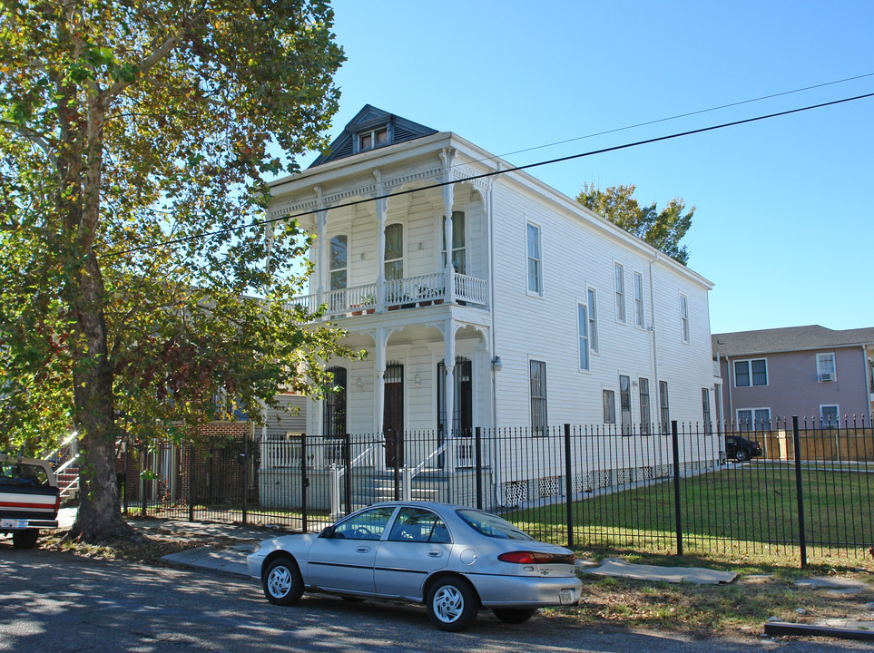 936 Jackson Ave in New Orleans, LA - Building Photo