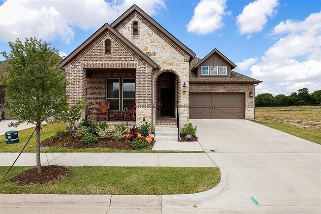 property at 2213 Laguna Dr