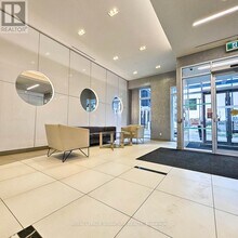 20 Meadowglen Pl in Toronto, ON - Building Photo - Building Photo