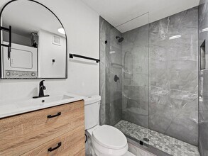 921 NW 22nd Ct-Unit -921 B in Miami, FL - Building Photo - Building Photo