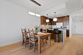 5011 Springs Blvd in Delta, BC - Building Photo - Building Photo
