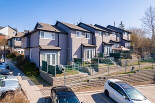 Silver Spring Terrace in Calgary, AB - Building Photo