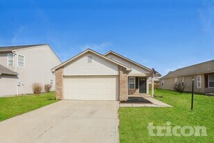 345 Bent Stream Ln in Brownsburg, IN - Building Photo