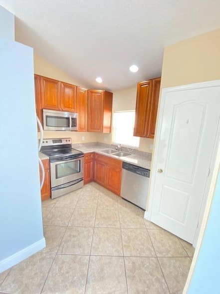 4828 Cambridge St in Greenacres, FL - Foto de edificio - Building Photo