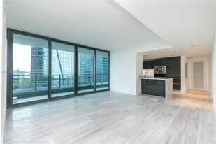 1451 Brickell Ave in Miami, FL - Building Photo