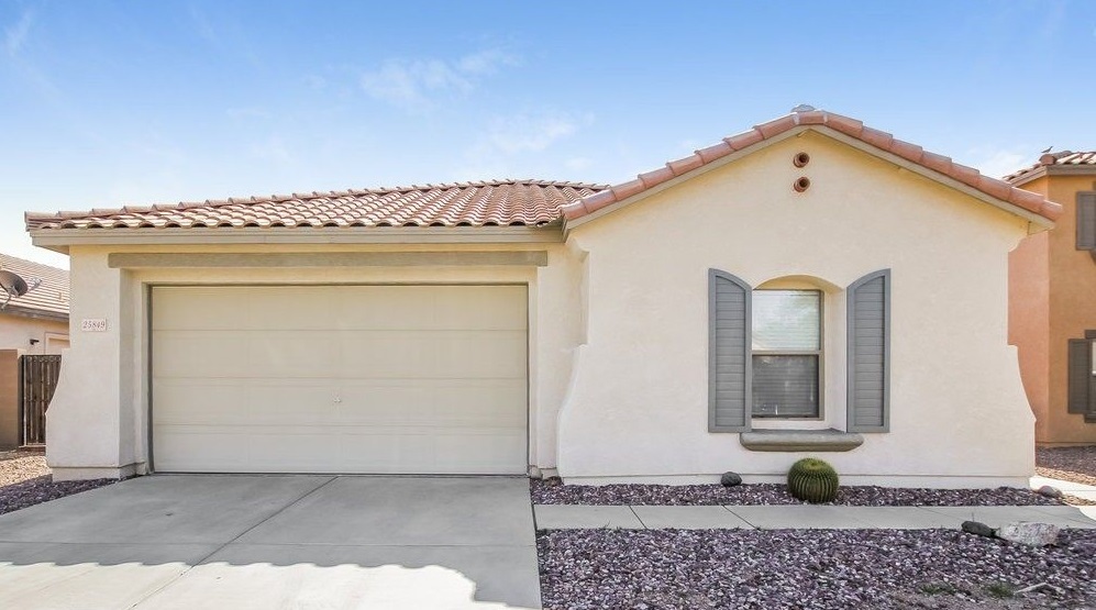 25849 W Burgess Ln in Buckeye, AZ - Foto de edificio