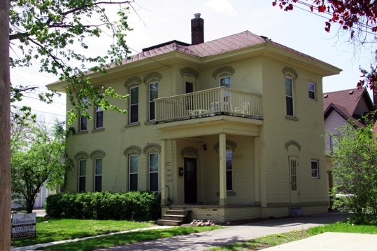 903 N Capitol in Lansing, MI - Foto de edificio