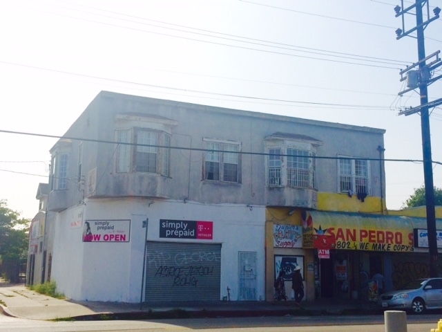 300 E 68th St in Los Angeles, CA - Building Photo