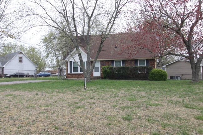 397 Elaine Dr in Clarksville, TN - Building Photo - Building Photo