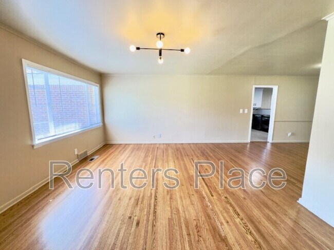 1045 E 53rd St in Tulsa, OK - Building Photo - Building Photo