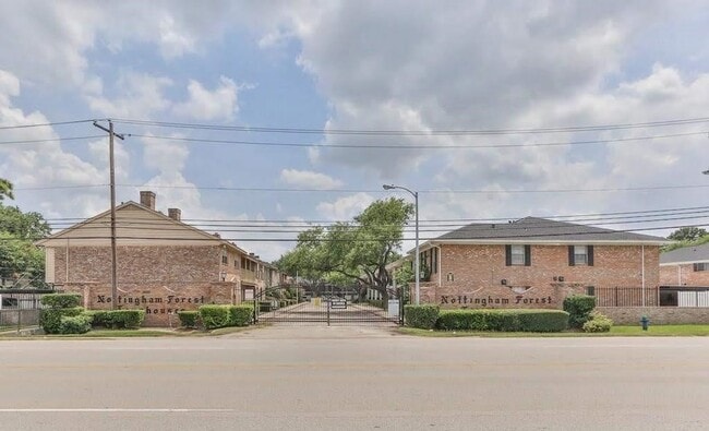 14333 Memorial Dr, Unit 41 in Houston, TX - Foto de edificio - Building Photo