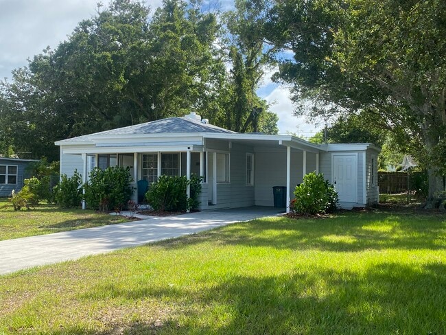 property at 2515 Vero Beach Ave